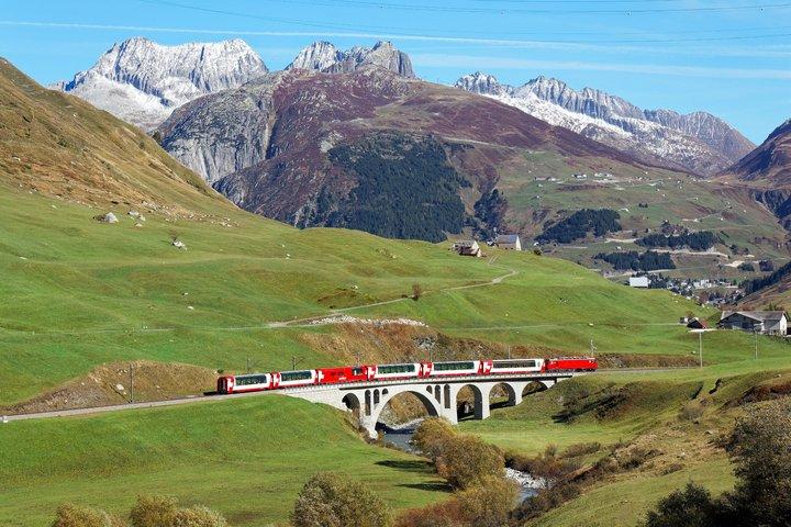 Train panoramique Glacier Express au départ de Bâle