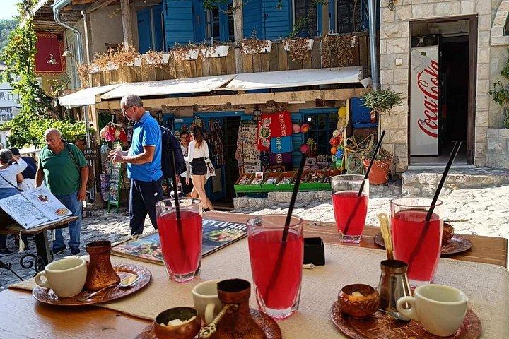 モンテネグロのベストコンボスカダル湖と旧市街バー