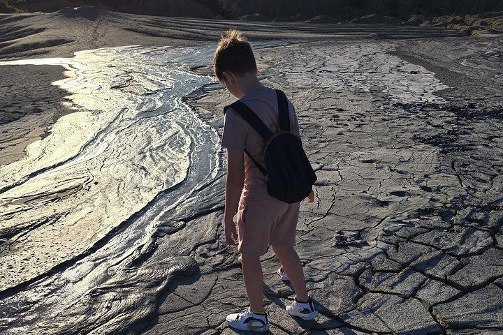ルーマニアの塩鉱山と泥火山を巡るプライベートツアー