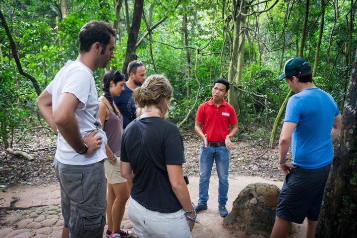 Excursão privada ao templo Cao Dai e aos túneis de Cu Chi