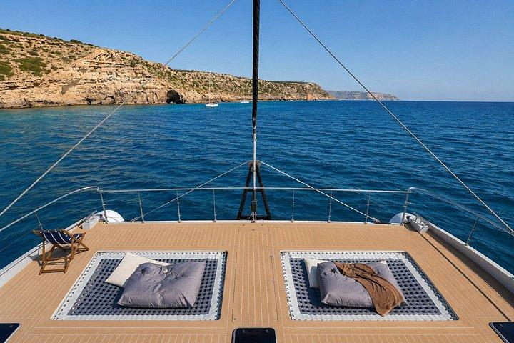 Katamarantur med catering, snorkling og VIP-mulighed