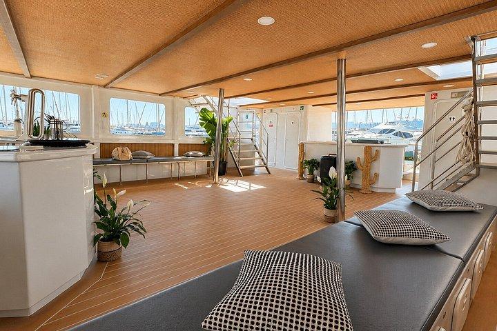 Katamarantur med catering, snorkling og VIP-mulighed