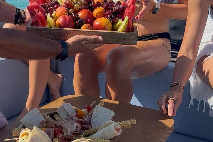 パロスからクーフォニシアへのプライベート終日ボート旅行