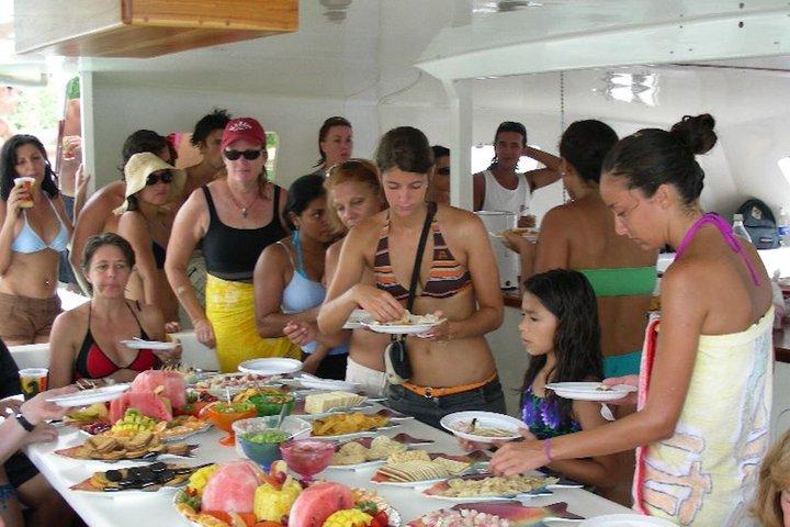 カタマランクルーズ（オープンバー、タマリンドホテル送迎付き）