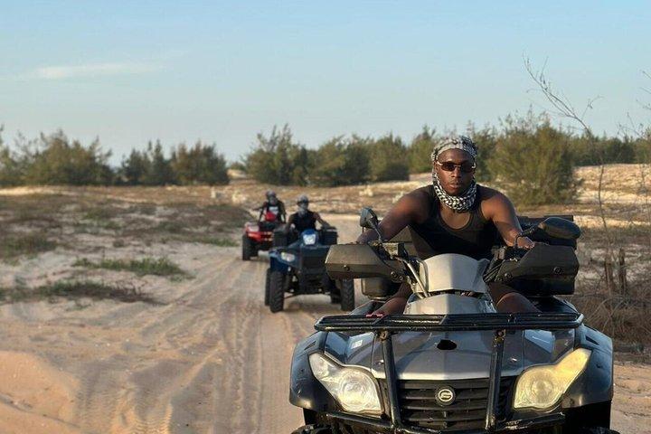 Paseos en quad por el lago Rose, canoa 4x4, paseo en camello, almuerzo y piscina.