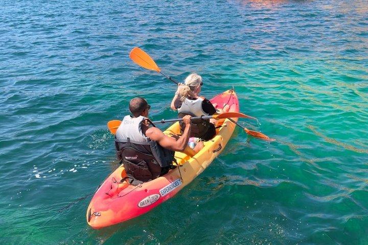 Excursion familiale en bateau et en kayak à Ponta da Piedade