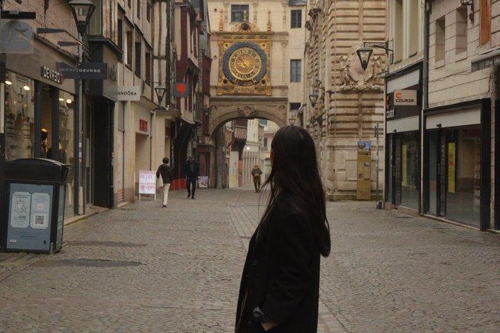 写真付きドローンでパリからエトルタとルーアンのプライベート日帰り旅行