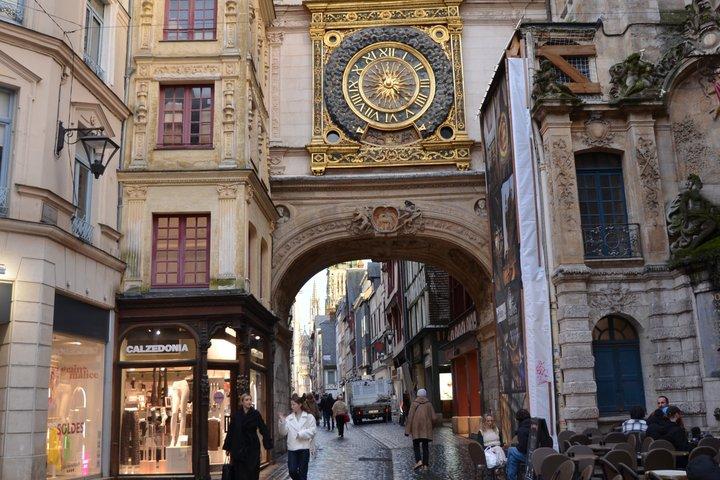 写真付きドローンでパリからエトルタとルーアンのプライベート日帰り旅行