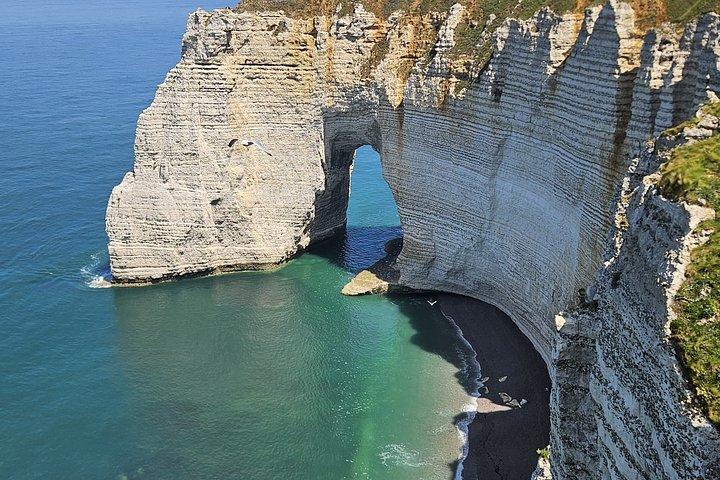 写真付きドローンでパリからエトルタとルーアンのプライベート日帰り旅行