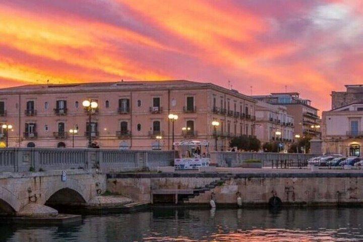 Syracuse Ortigia Island Tuk-Tuk Tour met een lokale gids