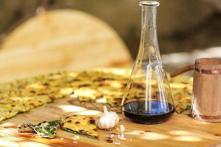 Degustação de comida mediterrânea e vinho com refeições e Guia local