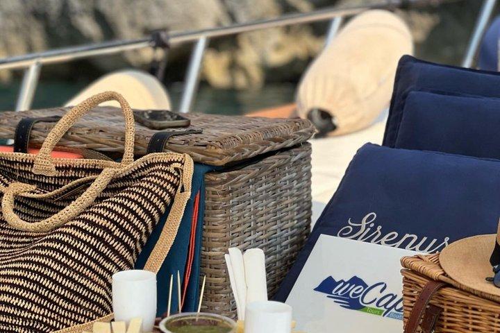 Capri Private Boat Tour: 2h Local skipper,Faraglioni & Sea Caves