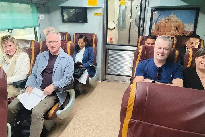 ゴールデントライアングル4 - 日帰り交流列車ツアー : デリー、アグラ、ジャイプール