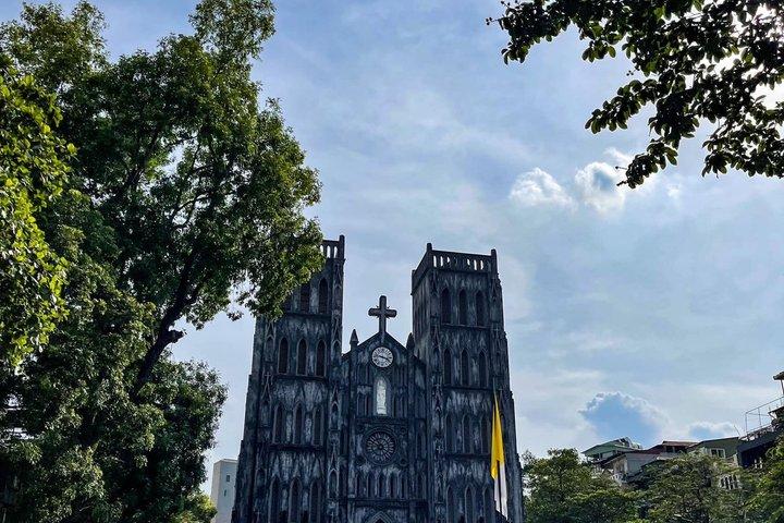 Hanoi City + Treno Street Walking Tour & 5 - Star Ha Long Bay Cruise