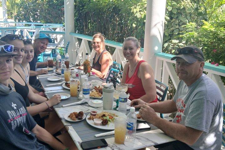 Visita guiada a la isla con almuerzo y senderos