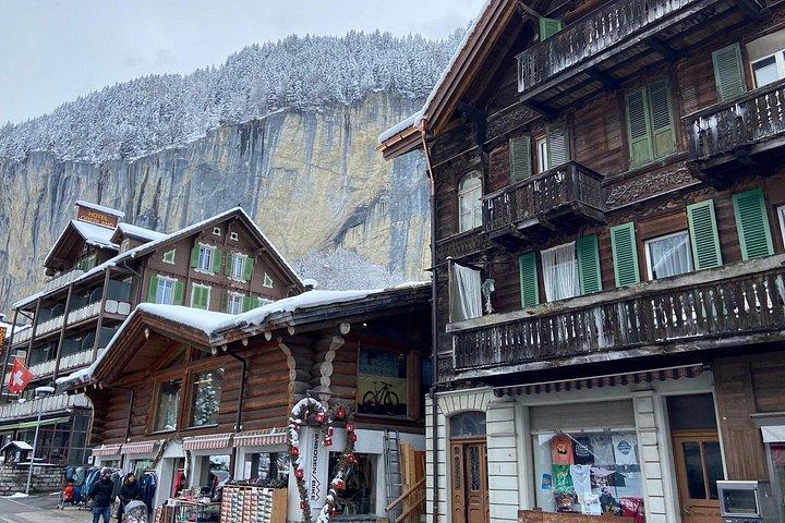 インターラーケン,グリンデルヴァルト&ラウターブルンネンへのチューリッヒスカイグラスバスツアー
