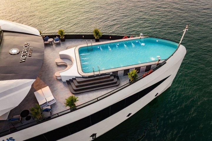 Hanoi : Halong Bay 6 - Star Victorious Luxury 2D1N Cruise + Badkuip