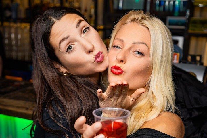 Praga Pub Crawl com bebidas ilimitadas e entrada do 5 Story Club