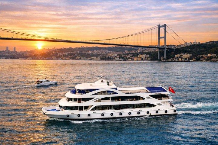 Istanbul 2 horas da tarde Luxury Bosphorus Boat Cruise