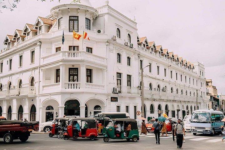Private Transfer from Nuwara Eliya to Kandy with Sightseeing