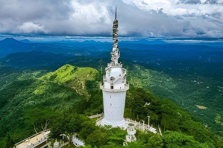 Private Transfer from Nuwara Eliya to Kandy with Sightseeing