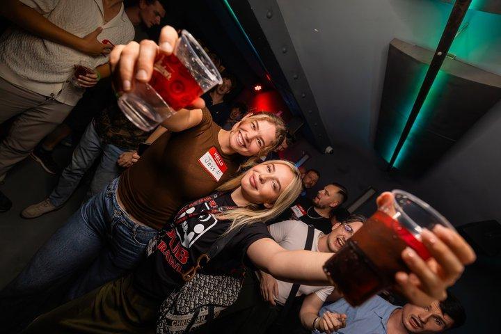 Praga Pub Crawl com bebidas ilimitadas e entrada do 5 Story Club