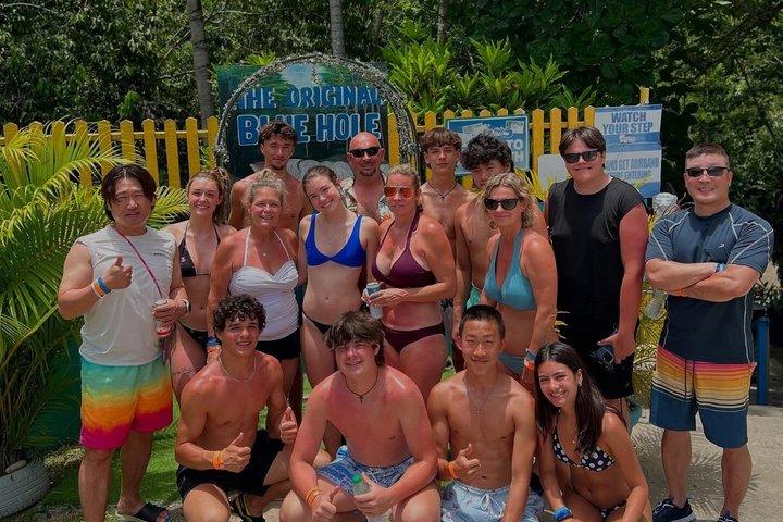 Tour privato a cavallo e Blue Hole da Montego Bay