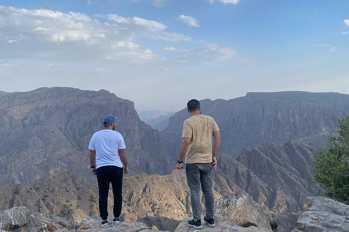 プライベート・ニズワ城、スーク＆ジェベル・ア Khdar山 4WDツアー