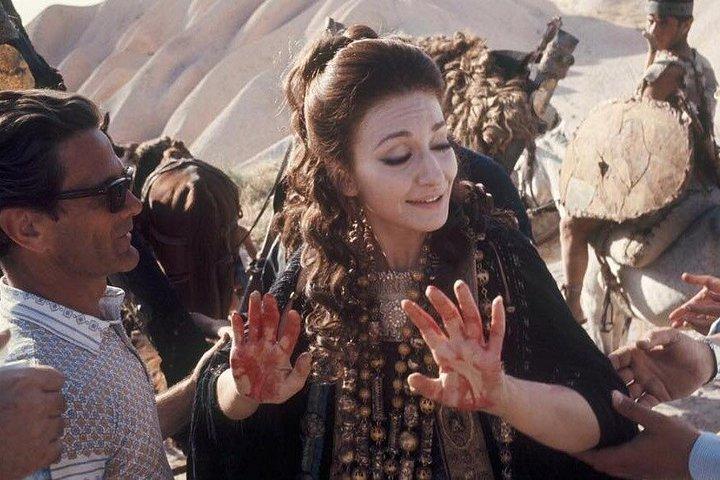アテネの文脈における彼女の目を通したアテネの女性