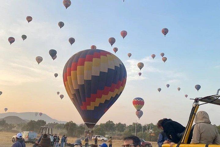 Balloon Ride Over Teotihuacan + Breakfast + Free Time at Pyramids