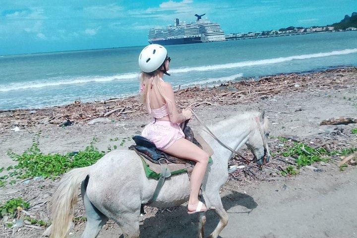 Maimon Beach Horseback Riding Adventure for Cruise Ship Passenger