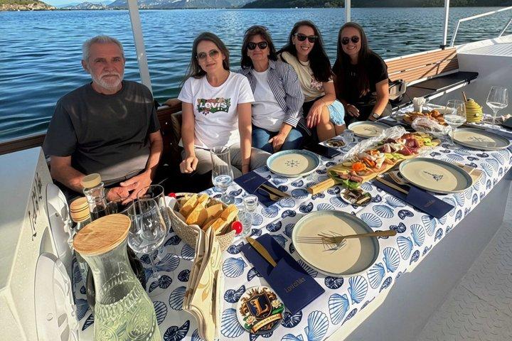 Traditionele Montenegrijnse Skadar Lake Wijn en Eten Cruise