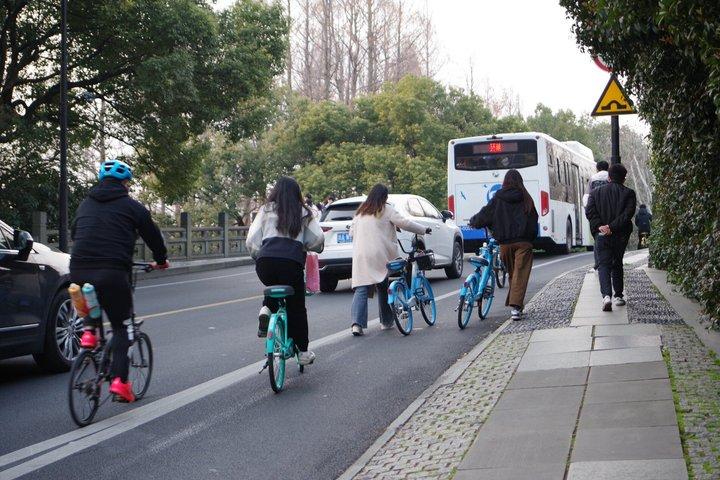 杭州西湖サイクリングツアー：中国はいかにして自然を芸術に変えたか
