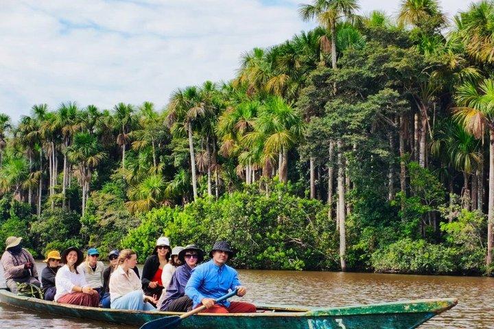 タンボパタのサンドバル湖への終日観光