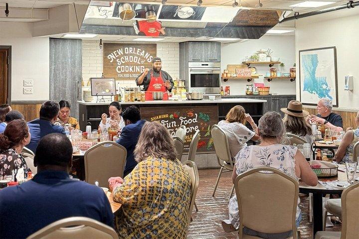 New Orleans Cooking Class and Cocktail Walking Tour