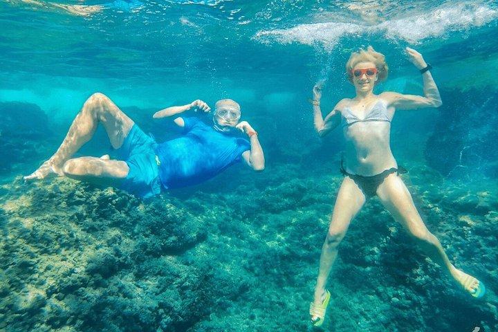 カヤック＆シュノーケルアドベンチャー-海食洞窟＆ワイルドコースト探検
