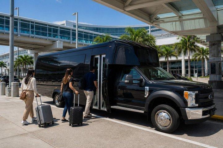 マイアミ港からフォートローダーデール空港への乗り合いシャトル