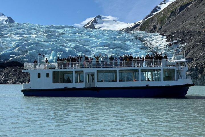 アンカレッジからの氷河クルーズと野生動物発見