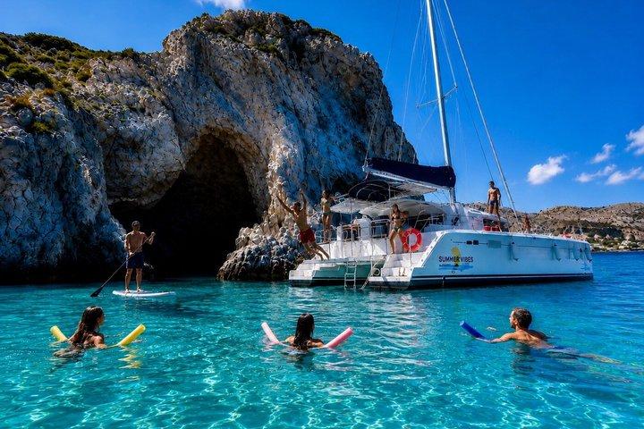 Kolympia Cruzeiro de Catamarã de 4 horas com almoço e bebidas ilimitadas