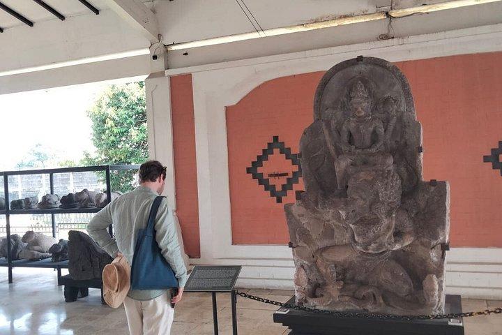 スラバヤ発トロウランツアー マジャパヒト王国遺跡