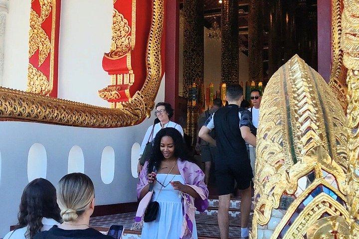 チェンマイ寺院＆旧市街の隠れ家小グループツアー2時間