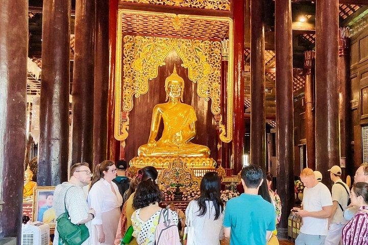 チェンマイ寺院＆旧市街の隠れ家小グループツアー2時間
