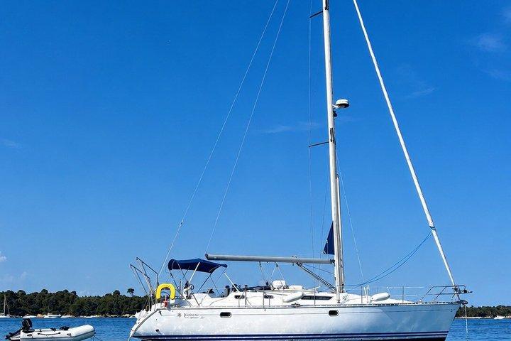 Escursione privata in barca a vela sulla Costa Azzurra