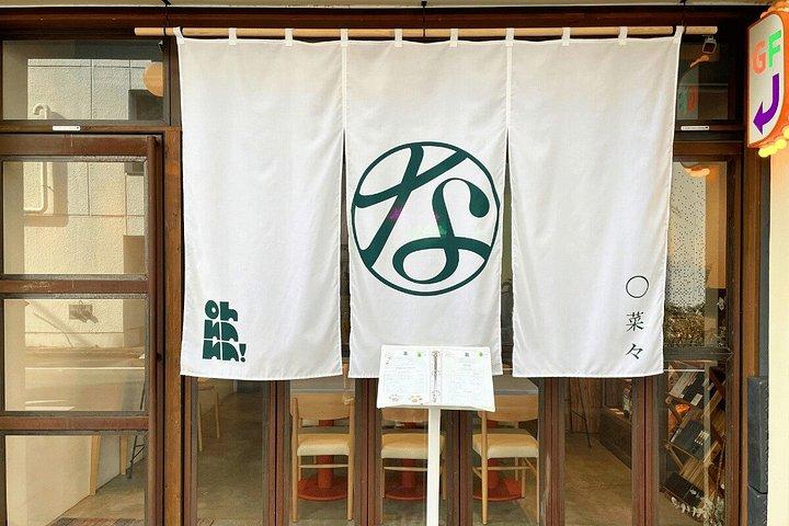 東京の料理教室で握り飯を作る