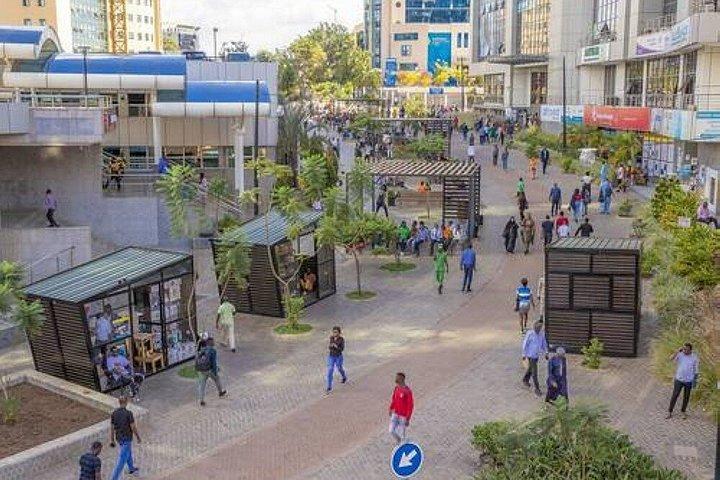 キガリ市内観光、ジェノサイド記念碑、観光、ジップラインツアー