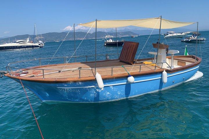 Boat tour 5 Terre from La Spezia: swim, food & open bar