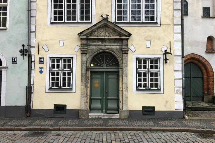 ゴシックの尖塔、アプリでリガ旧市街セルフガイドウォークをギルドに