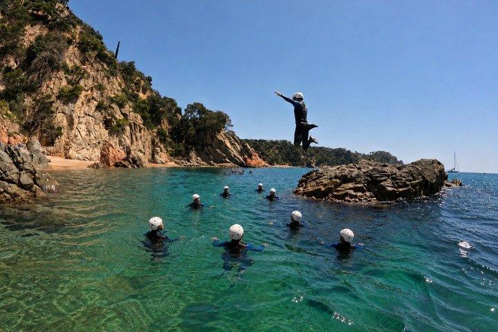 Coastering en la Costa Brava: saltos, snorkel entre acantilados
