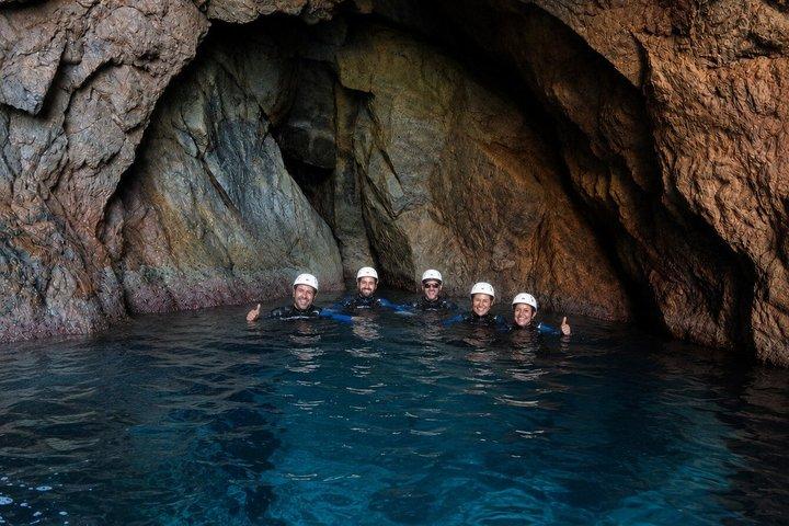 Coastering en la Costa Brava: saltos, snorkel entre acantilados