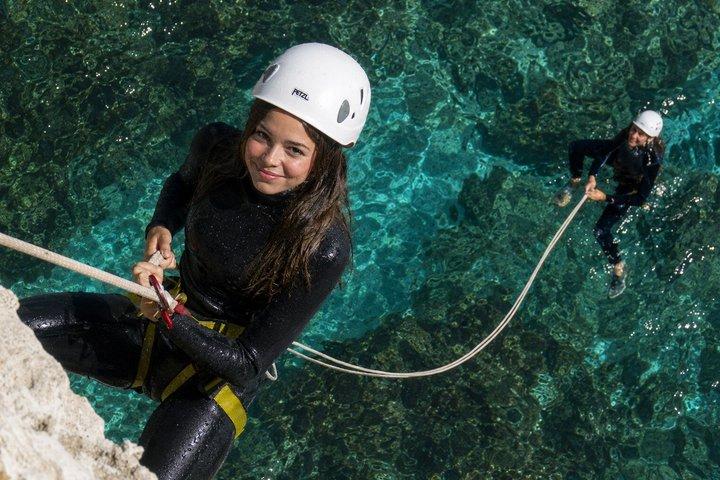 Coastering en la Costa Brava: saltos, snorkel entre acantilados